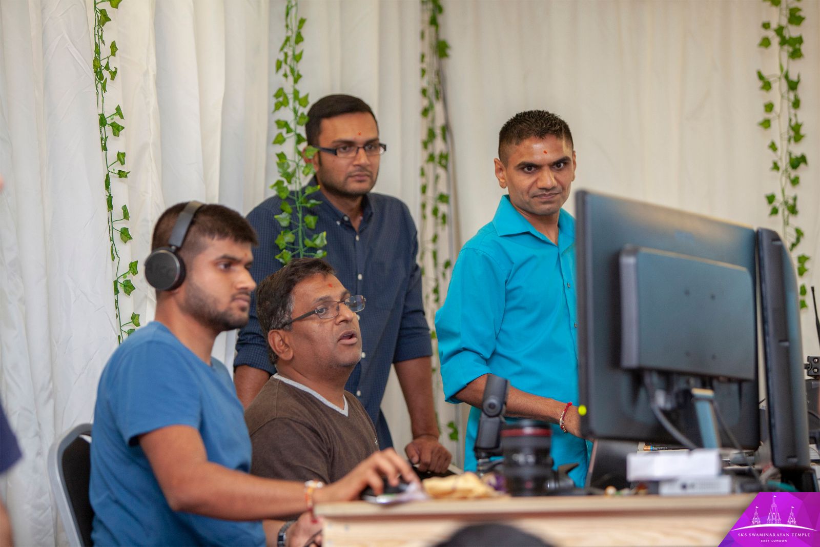 ©1987-2017 SKS Swaminarayan Temple East London